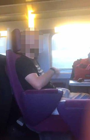 azman shah mohd yusof recommends french guy jerking off in train pic