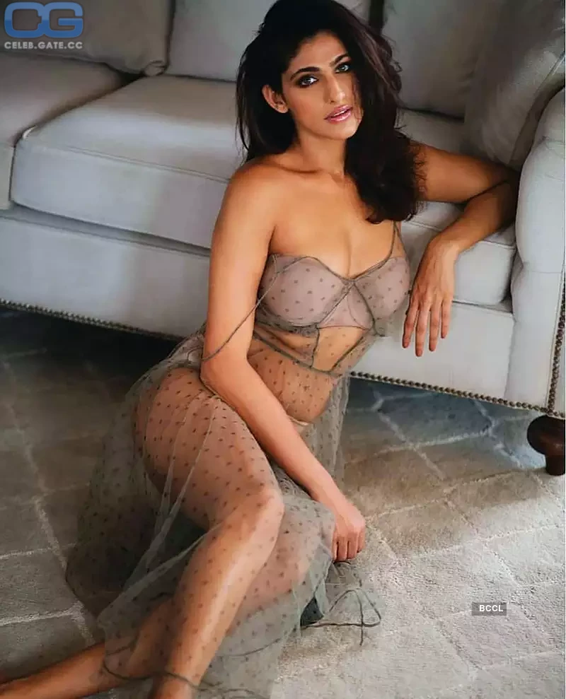 christopher tejano recommends kubbra sait nude pic