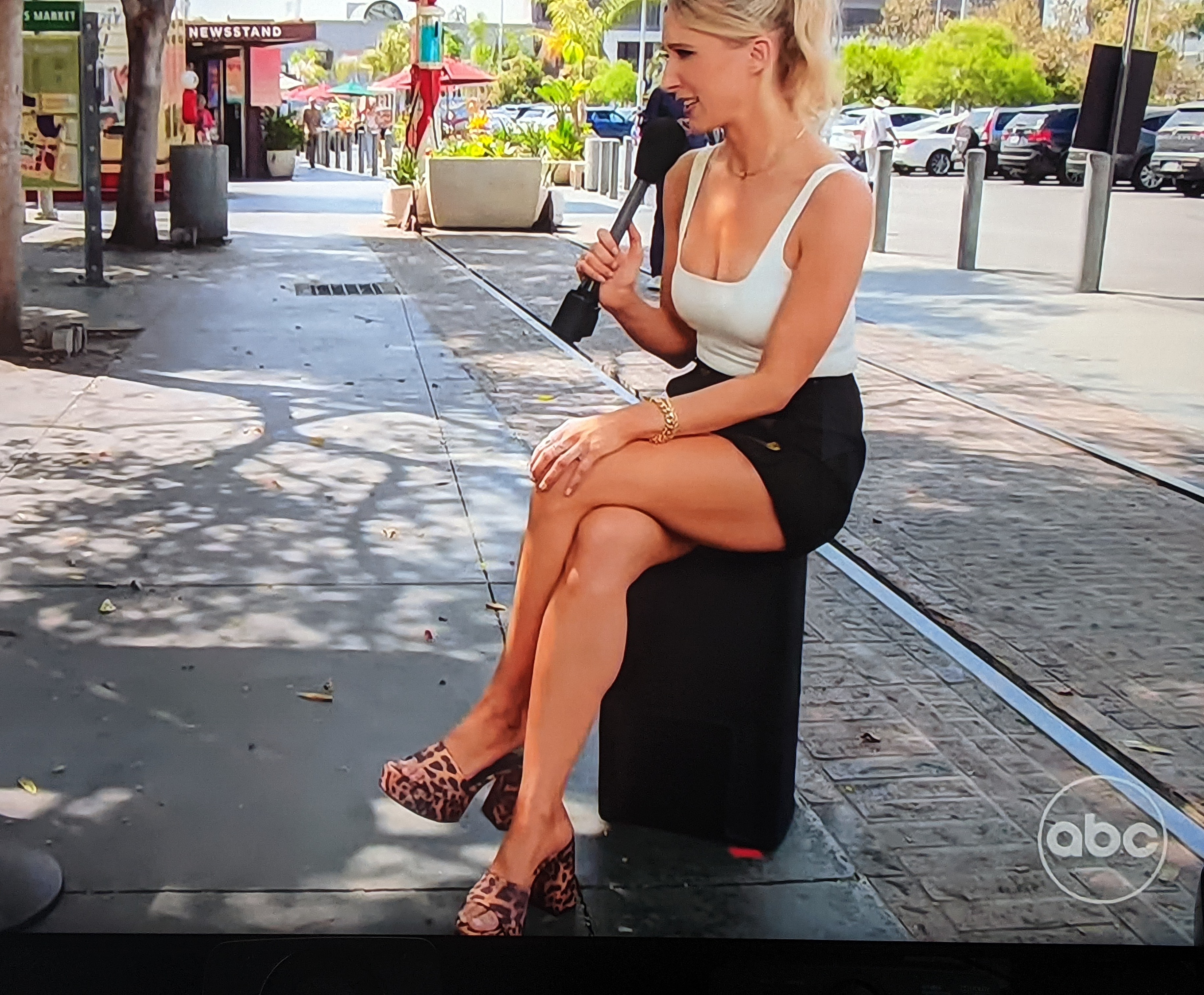 nikki glaser legs