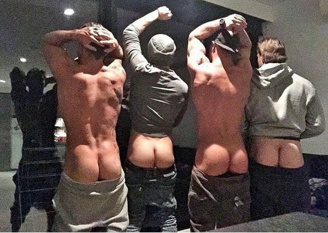 twinks mooning