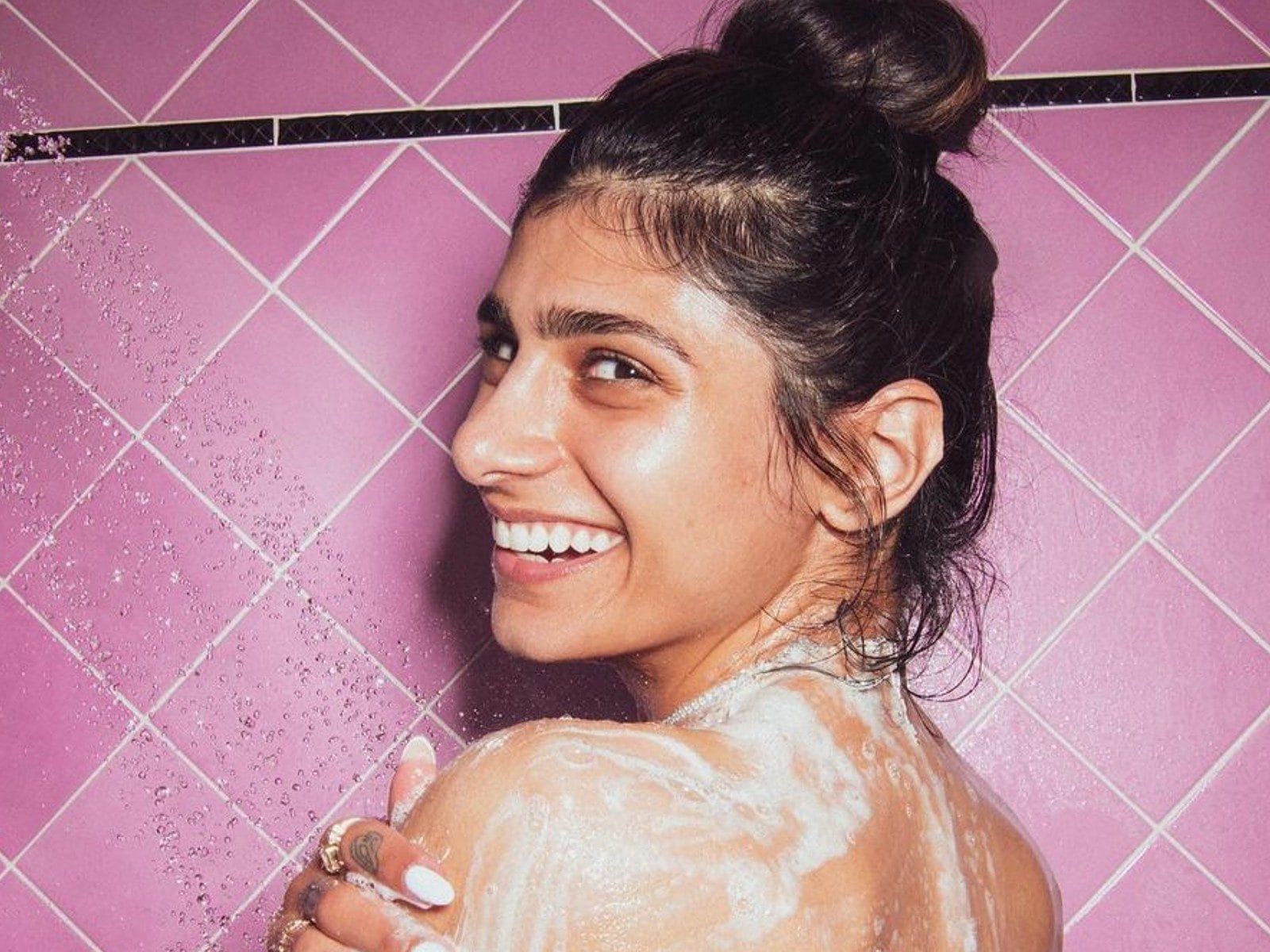 Best of Mia khalifa bathtub full video