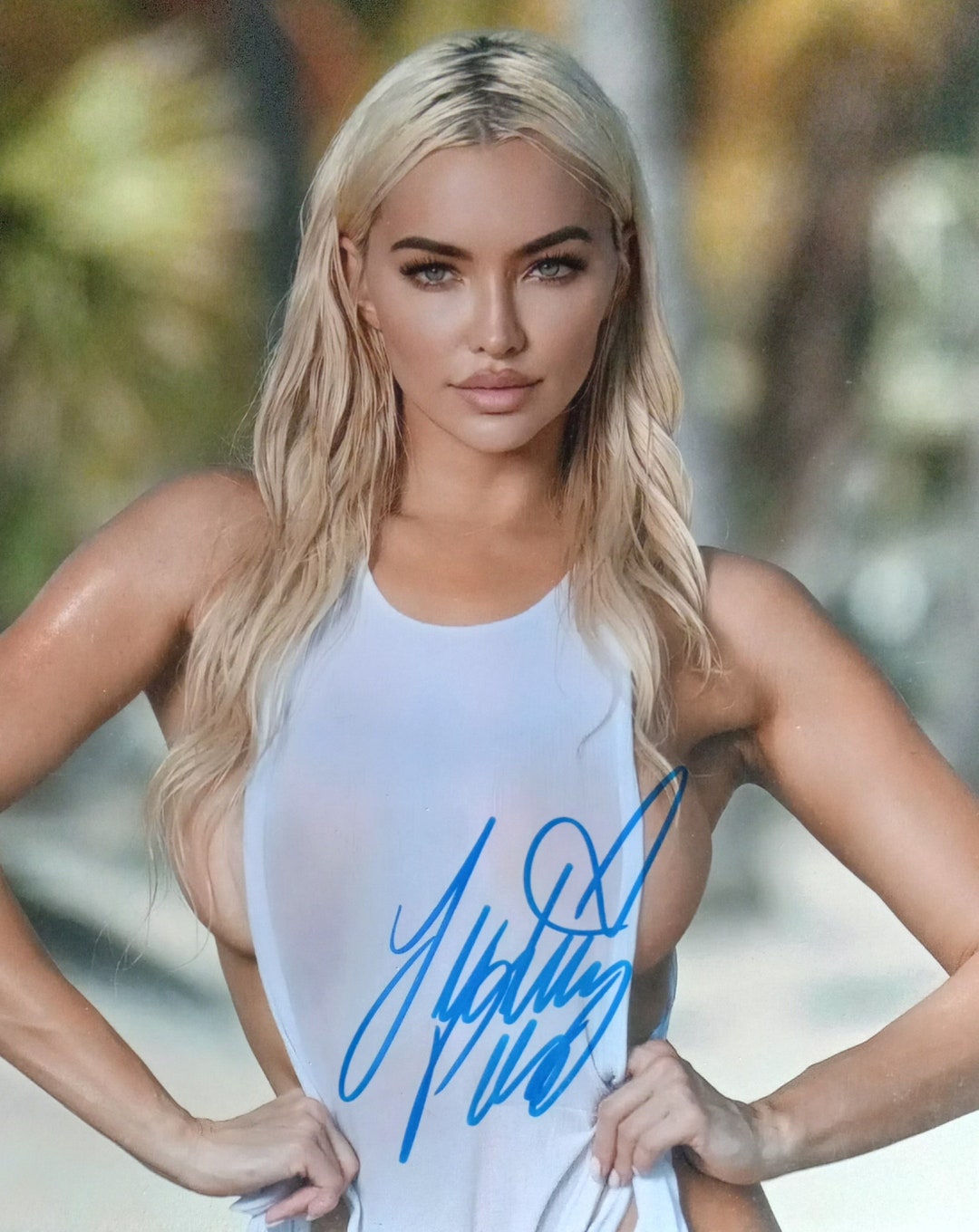 brenda wille share lindsey pelas nip slip photos