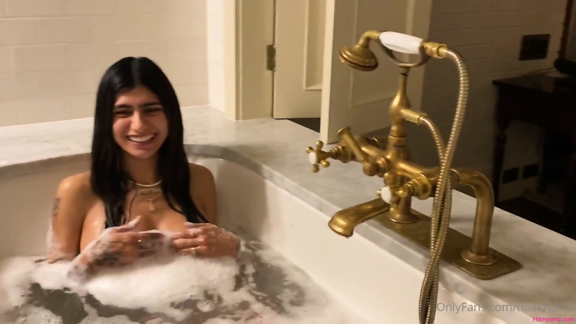 caleb finn share mia khalifa bathtub full video photos