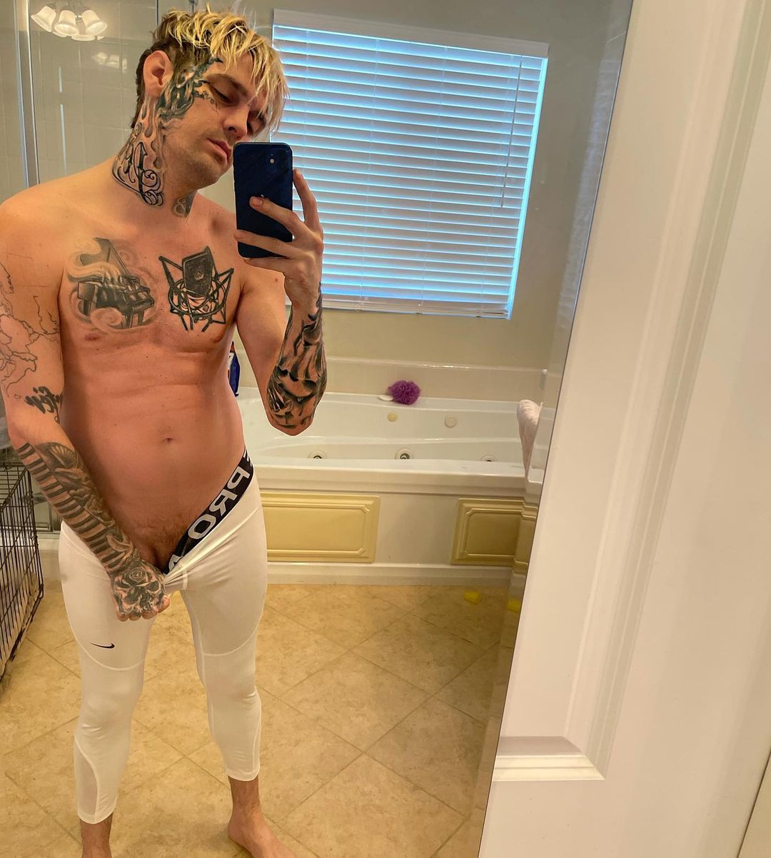 aspire intel add aaron carter naked photo