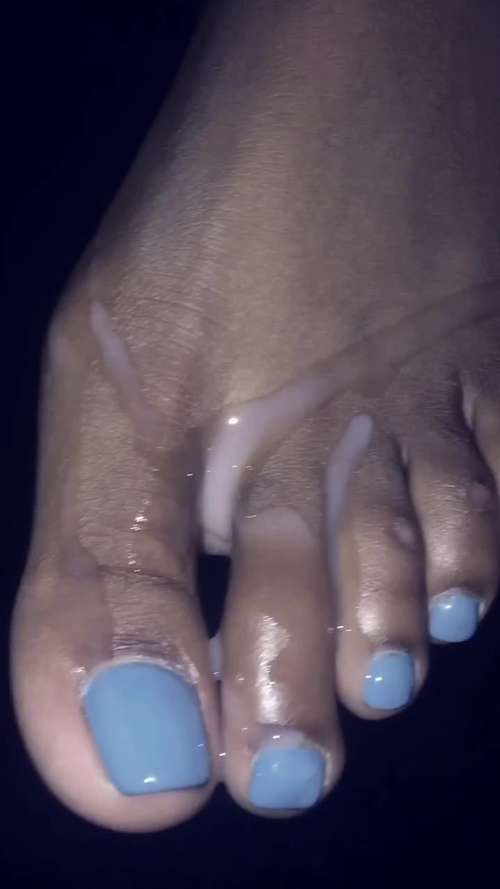 ebony cummy feet