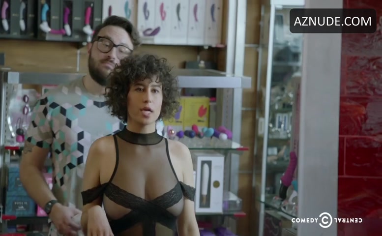 dave wingfield share ilana glazer tits photos