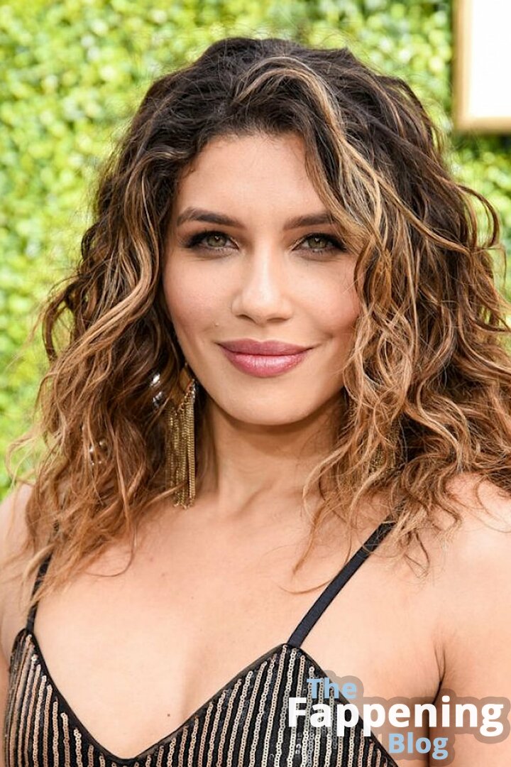 abdulrahman almufti add juliana harkavy nude photo