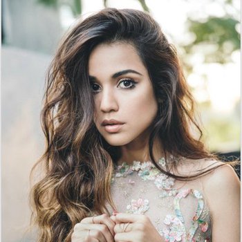 Summer Bishil Nude abbraccio forum